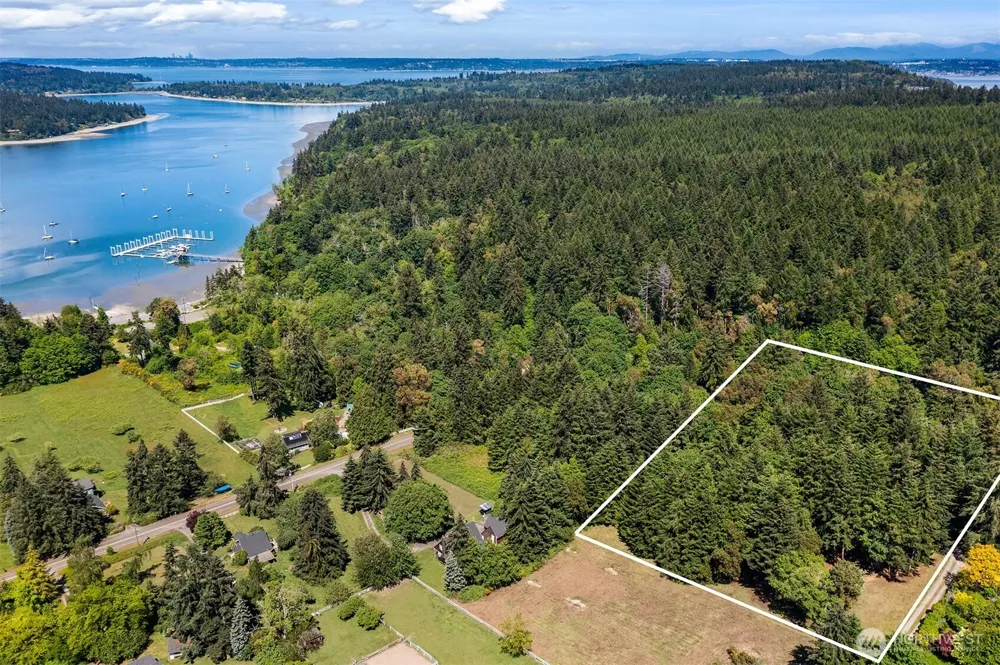 9416 SW 266th Lane Vashon, WA 98070