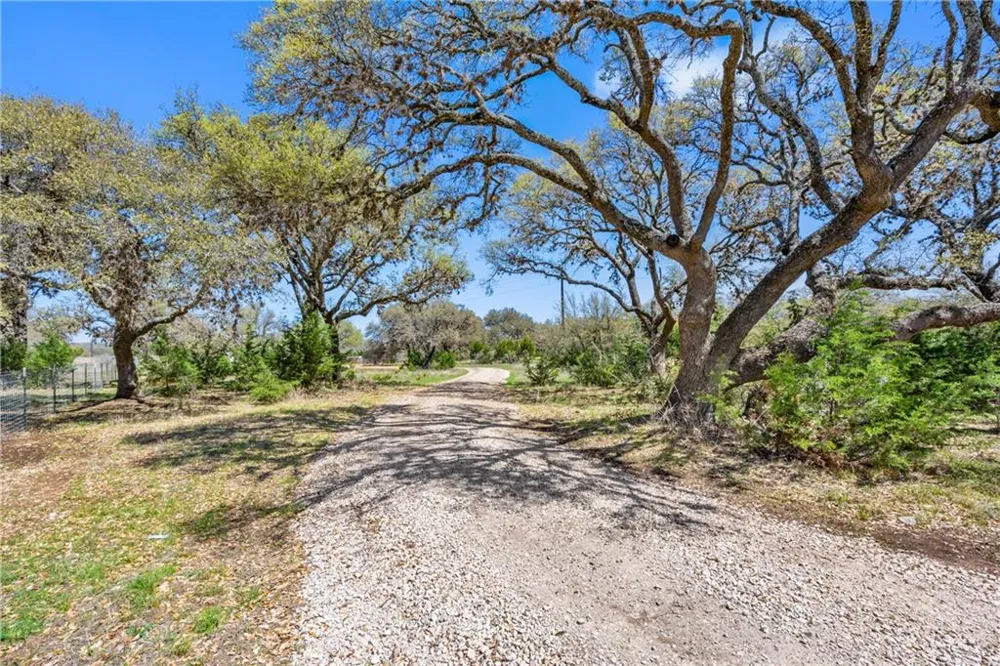 118 E Crestview Drive Johnson City, TX 78636