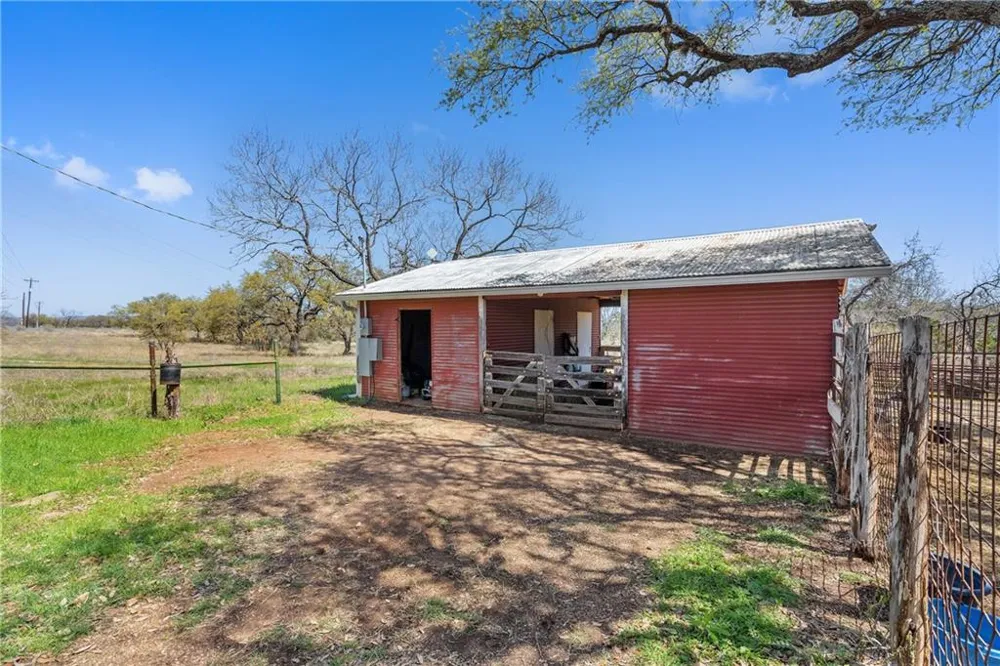 118 E Crestview Drive Johnson City, TX 78636