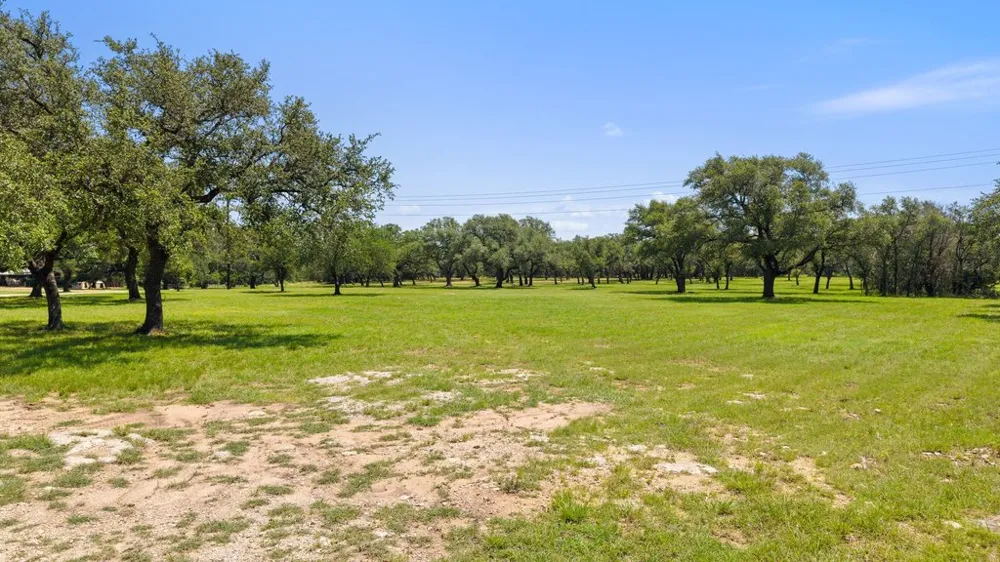 118 E Crestview Drive Johnson City, TX 78636