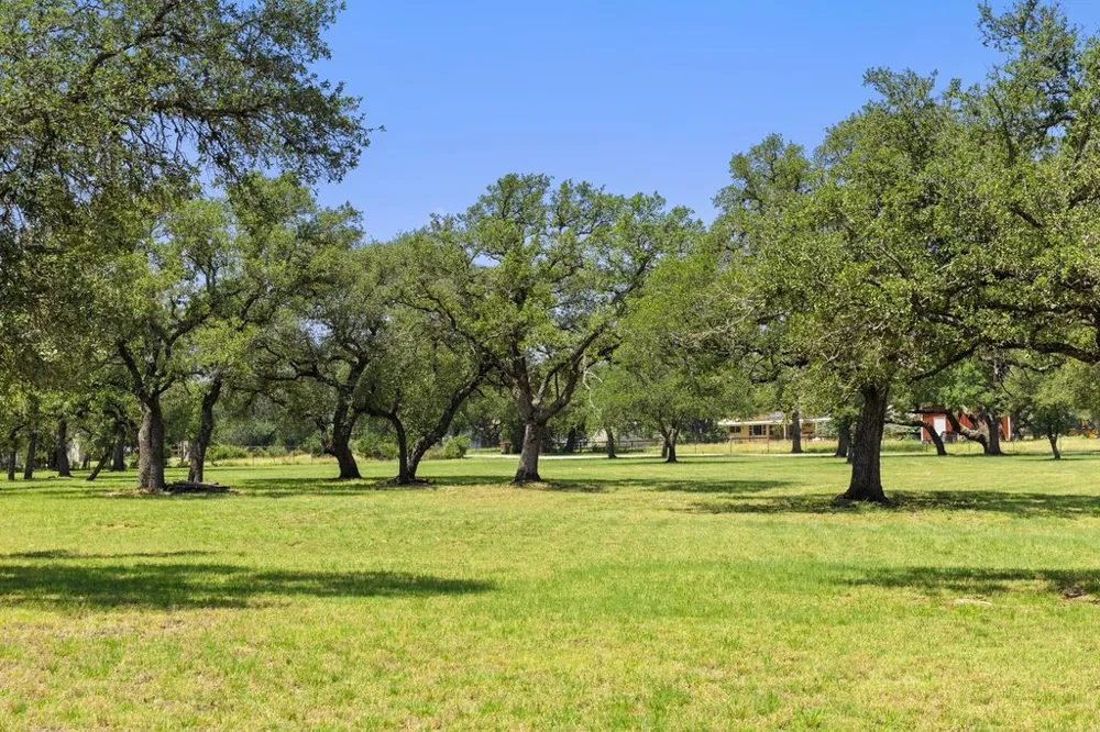 118 E Crestview Drive Johnson City, TX 78636