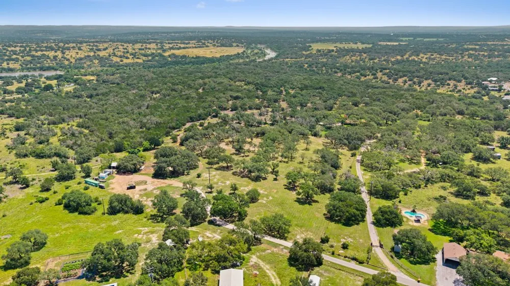 118 E Crestview Drive Johnson City, TX 78636