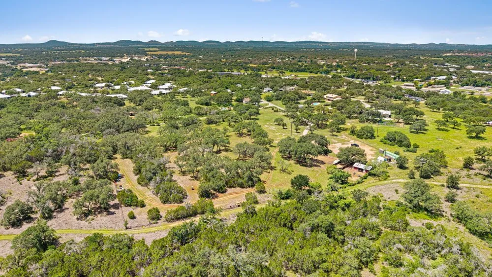 118 E Crestview Drive Johnson City, TX 78636