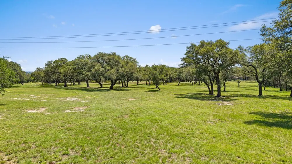 118 E Crestview Drive Johnson City, TX 78636