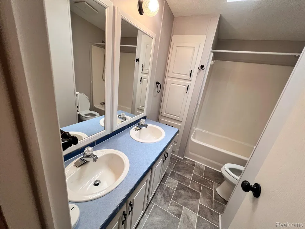 415 Weeping Willow Genesee Charter Township, MI 48506