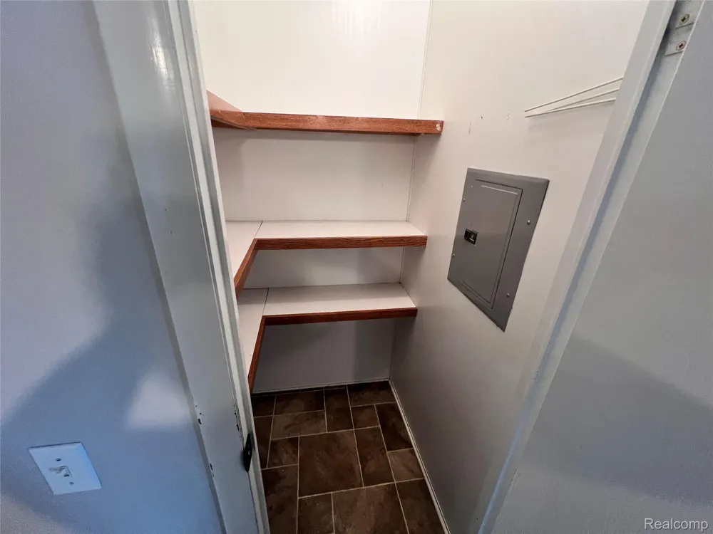 415 Weeping Willow Genesee Charter Township, MI 48506