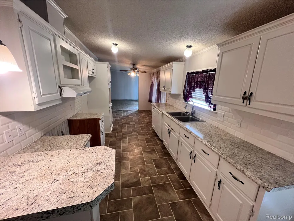 415 Weeping Willow Genesee Charter Township, MI 48506