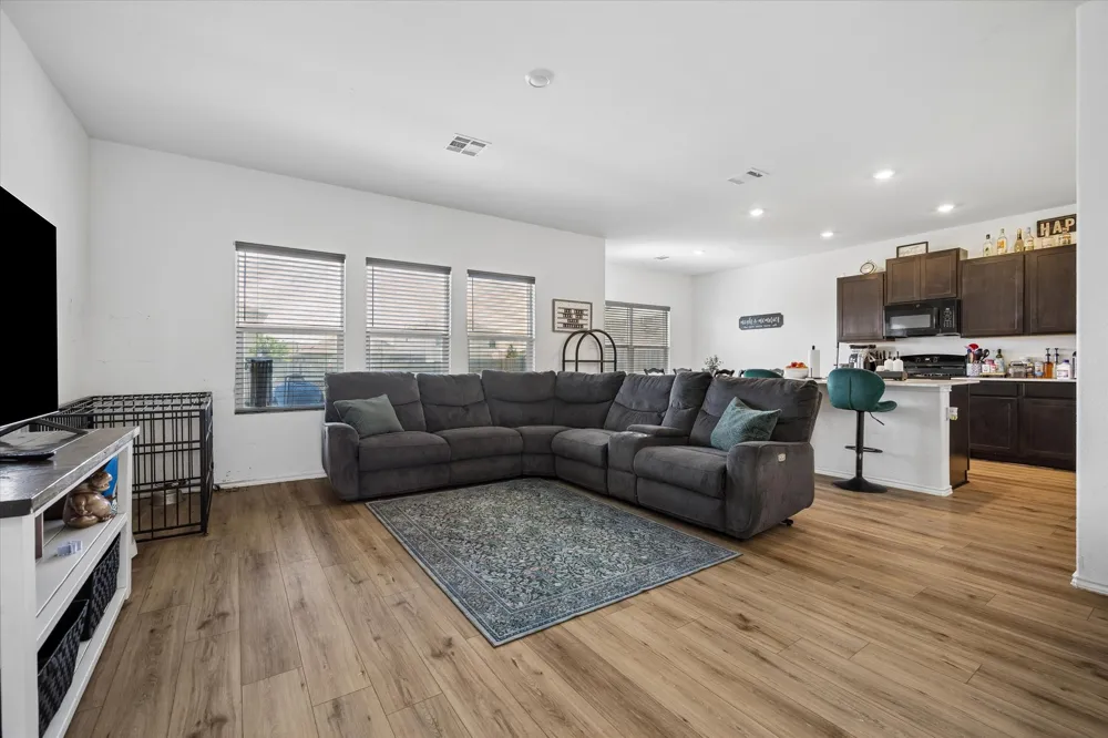 217 Canley Loop Hutto, TX 78634