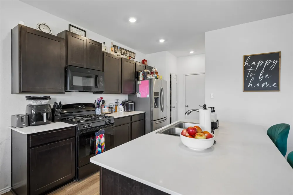 217 Canley Loop Hutto, TX 78634