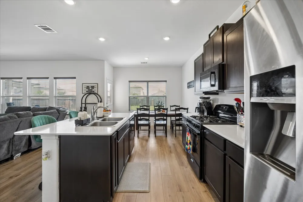 217 Canley Loop Hutto, TX 78634