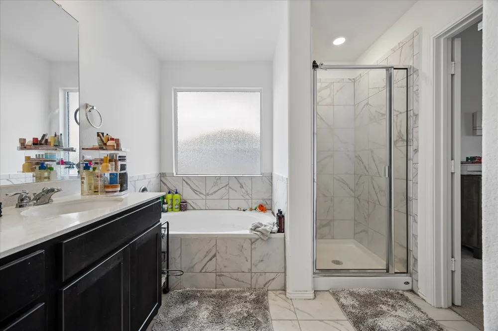 217 Canley Loop Hutto, TX 78634