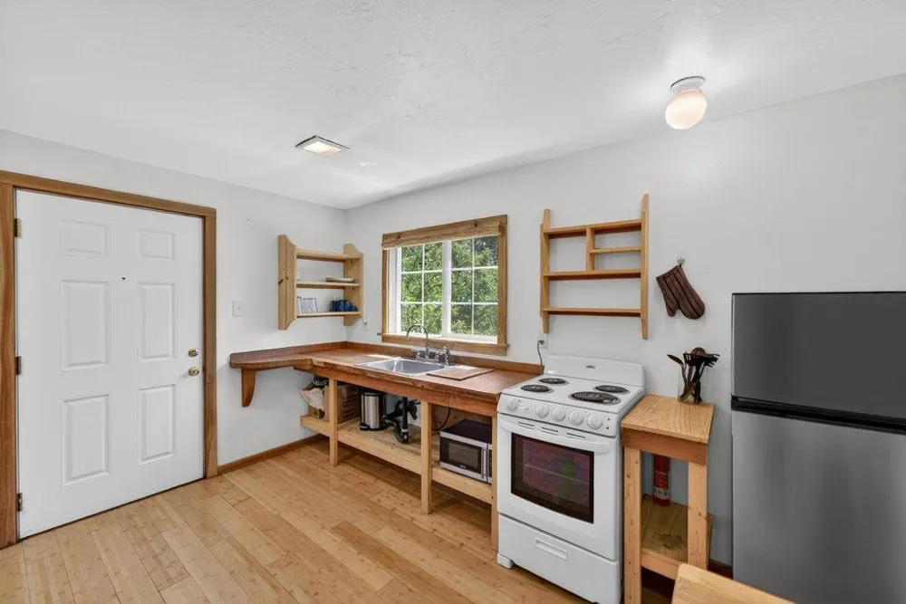 12040 Madrone Avenue Felton, CA 95018