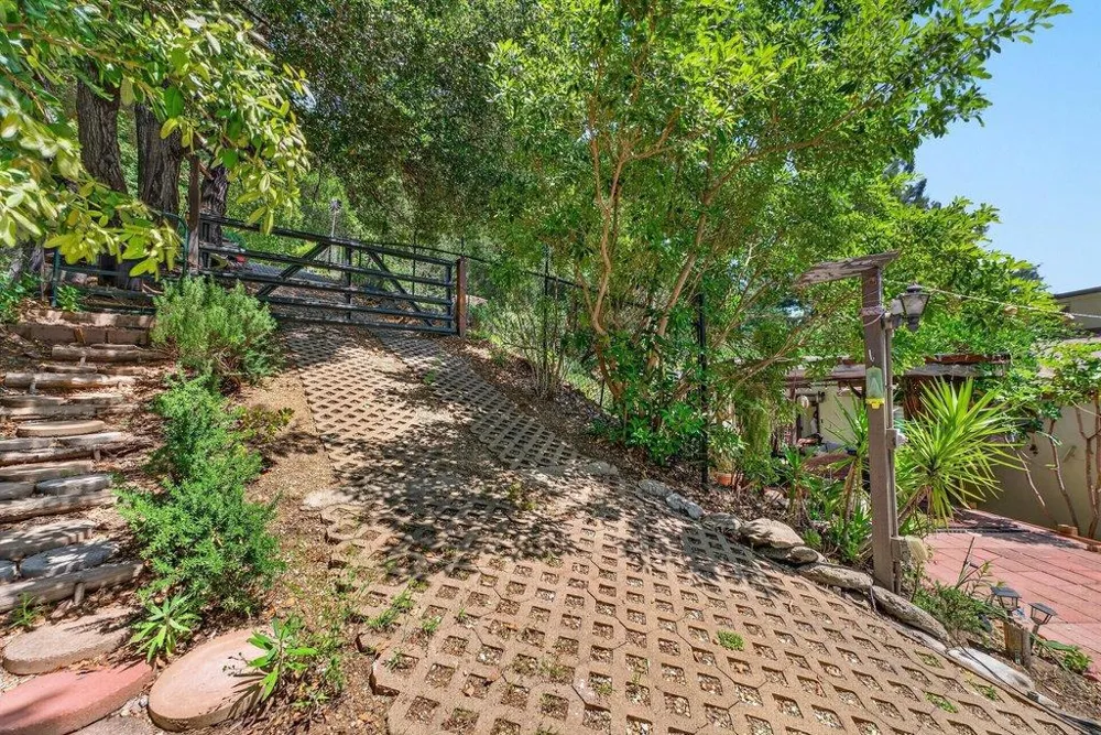 12040 Madrone Avenue Felton, CA 95018