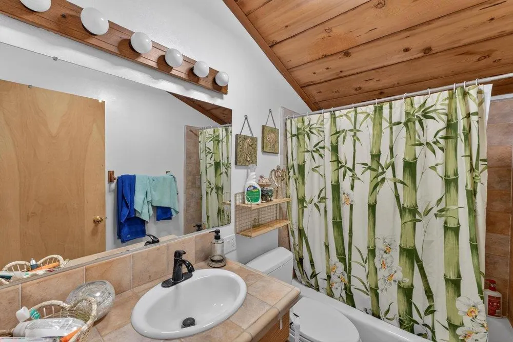 12040 Madrone Avenue Felton, CA 95018
