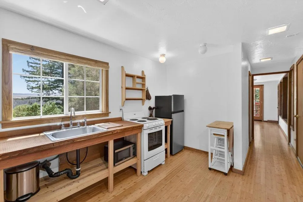 12040 Madrone Avenue Felton, CA 95018
