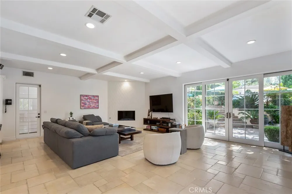5600 ROUND MEADOW ROAD Hidden Hills, CA 91302