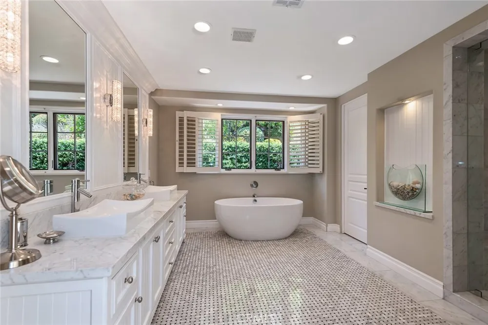 5600 ROUND MEADOW ROAD Hidden Hills, CA 91302