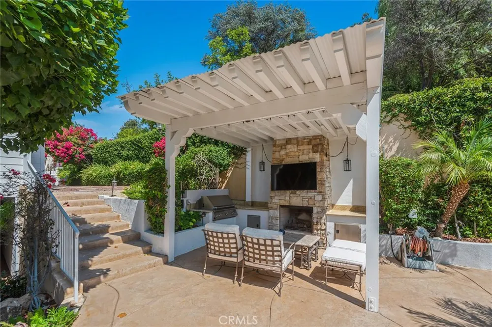 5600 ROUND MEADOW ROAD Hidden Hills, CA 91302