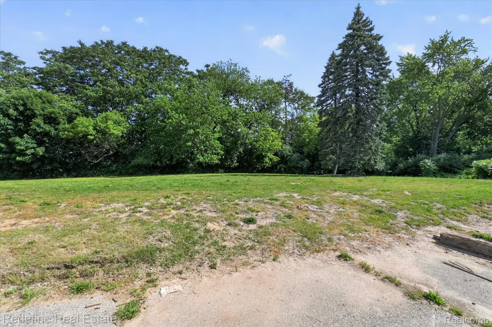 8304 Lanewood Street Westland City, MI 48185