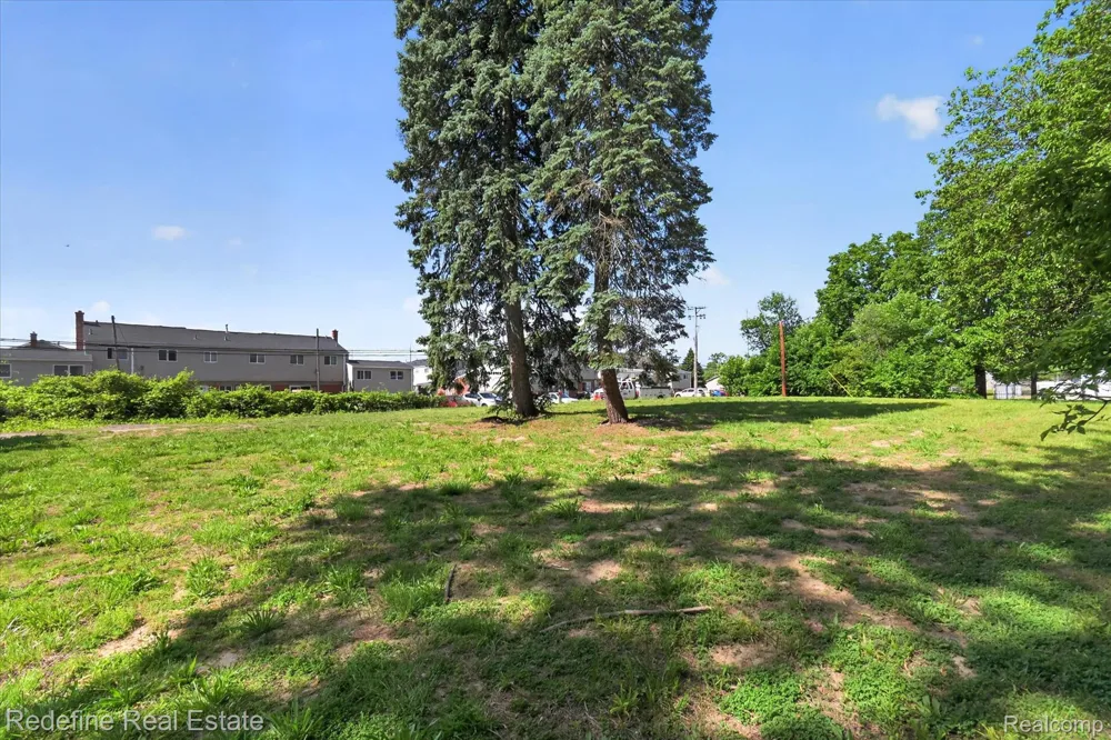 8304 Lanewood Street Westland City, MI 48185