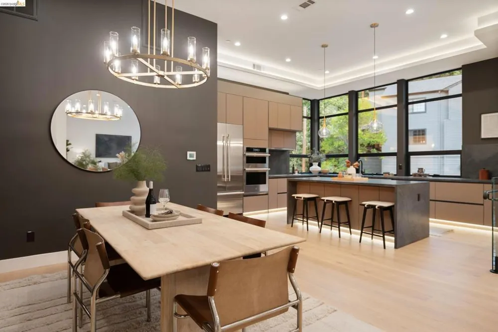 1667 Trestle Glen Rd Oakland, CA 94610
