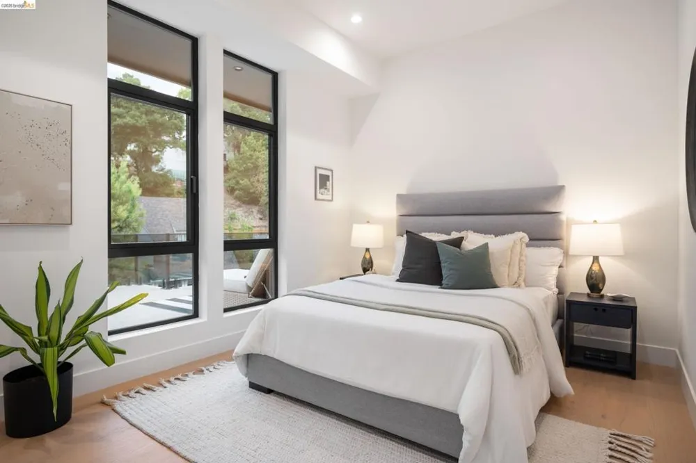 1667 Trestle Glen Rd Oakland, CA 94610