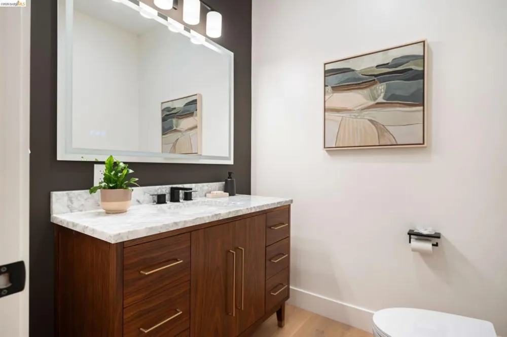1667 Trestle Glen Rd Oakland, CA 94610