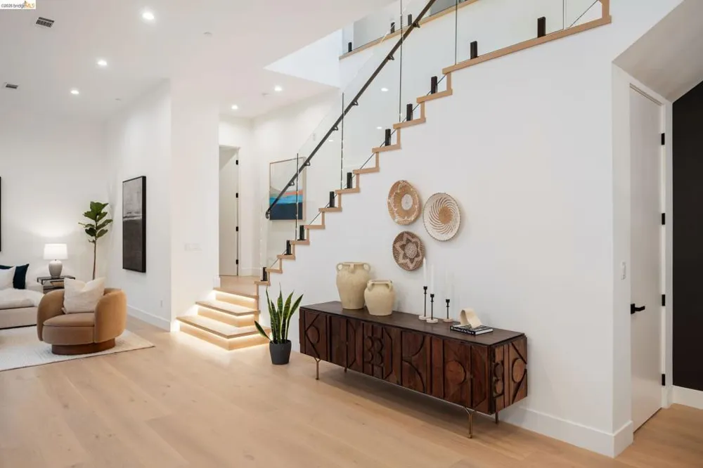 1667 Trestle Glen Rd Oakland, CA 94610