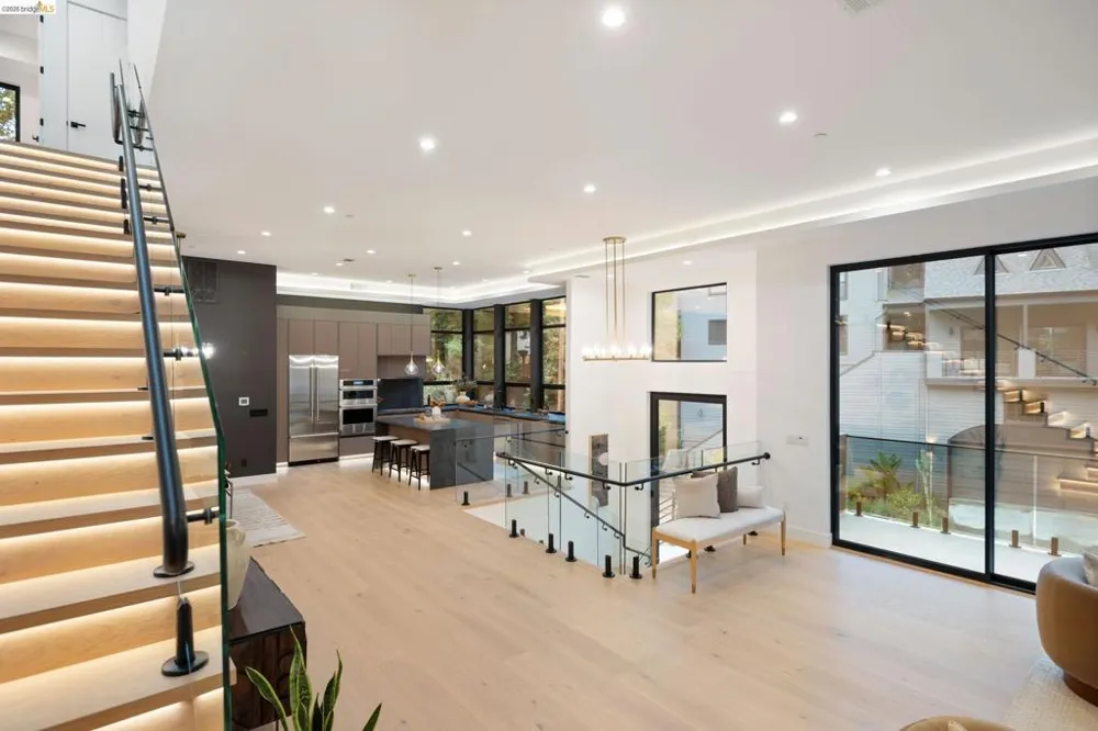 1667 Trestle Glen Rd Oakland, CA 94610
