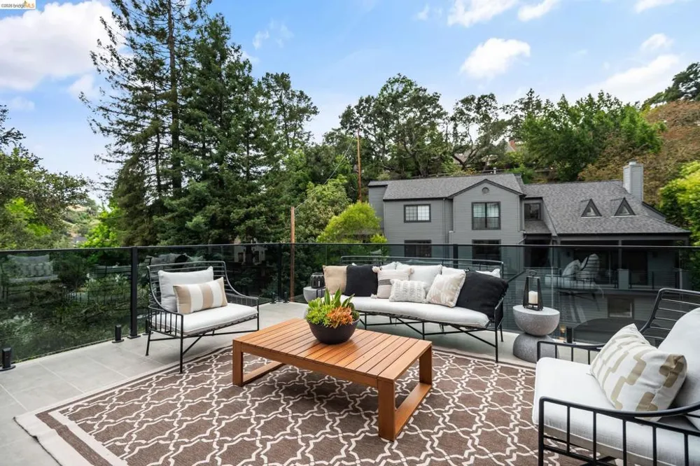 1667 Trestle Glen Rd Oakland, CA 94610
