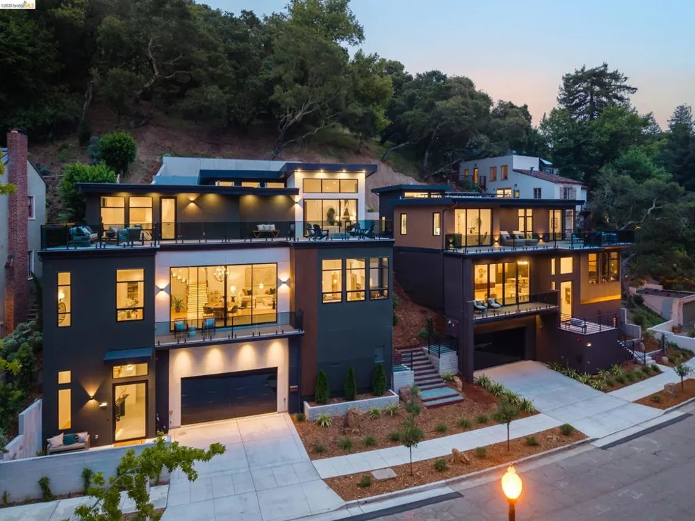 1667 Trestle Glen Rd Oakland, CA 94610