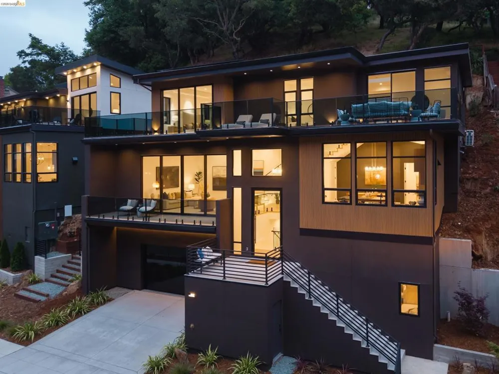 1667 Trestle Glen Rd Oakland, CA 94610