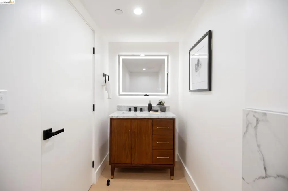 1667 Trestle Glen Rd Oakland, CA 94610