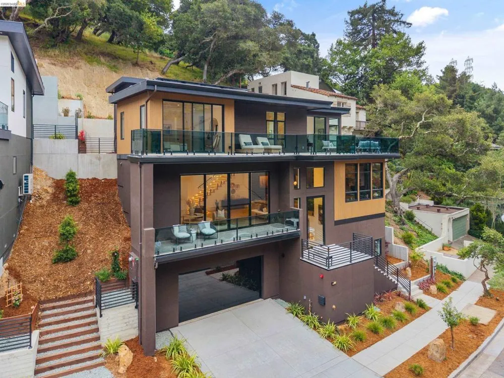 1667 Trestle Glen Rd Oakland, CA 94610