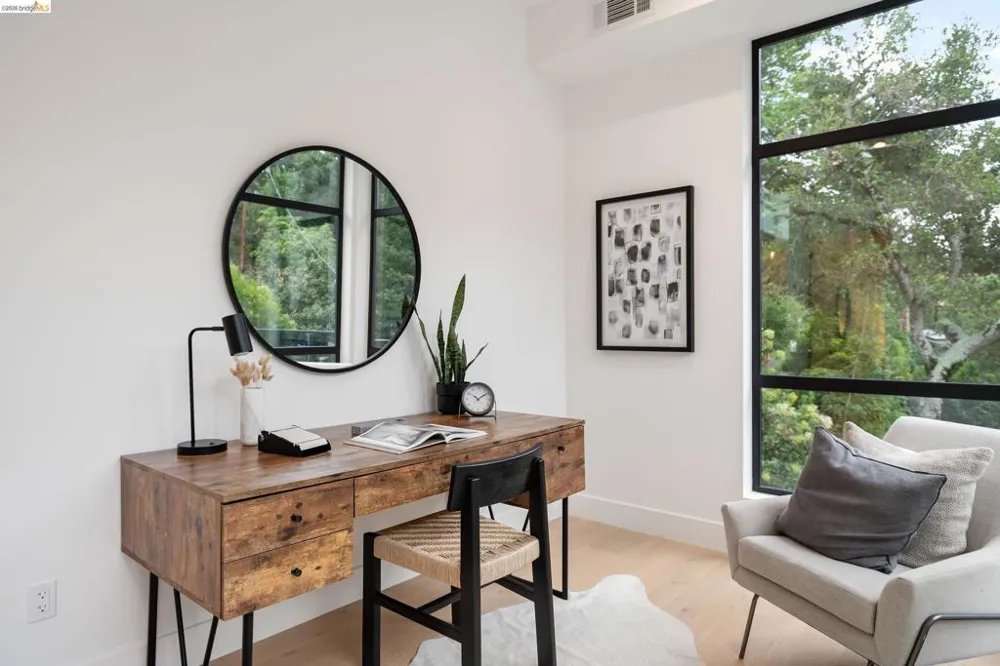 1667 Trestle Glen Rd Oakland, CA 94610
