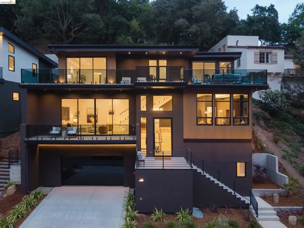 1667 Trestle Glen Rd Oakland, CA 94610