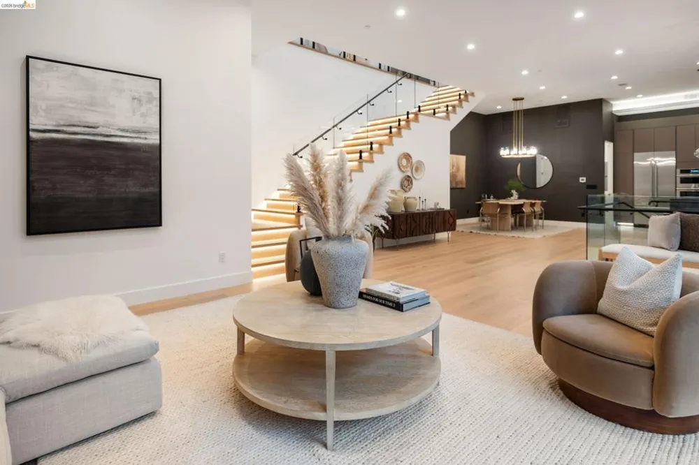 1667 Trestle Glen Rd Oakland, CA 94610