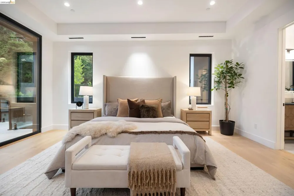 1667 Trestle Glen Rd Oakland, CA 94610