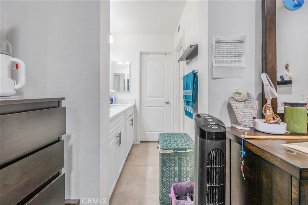 4956 Willow #E Montclair, CA 91763