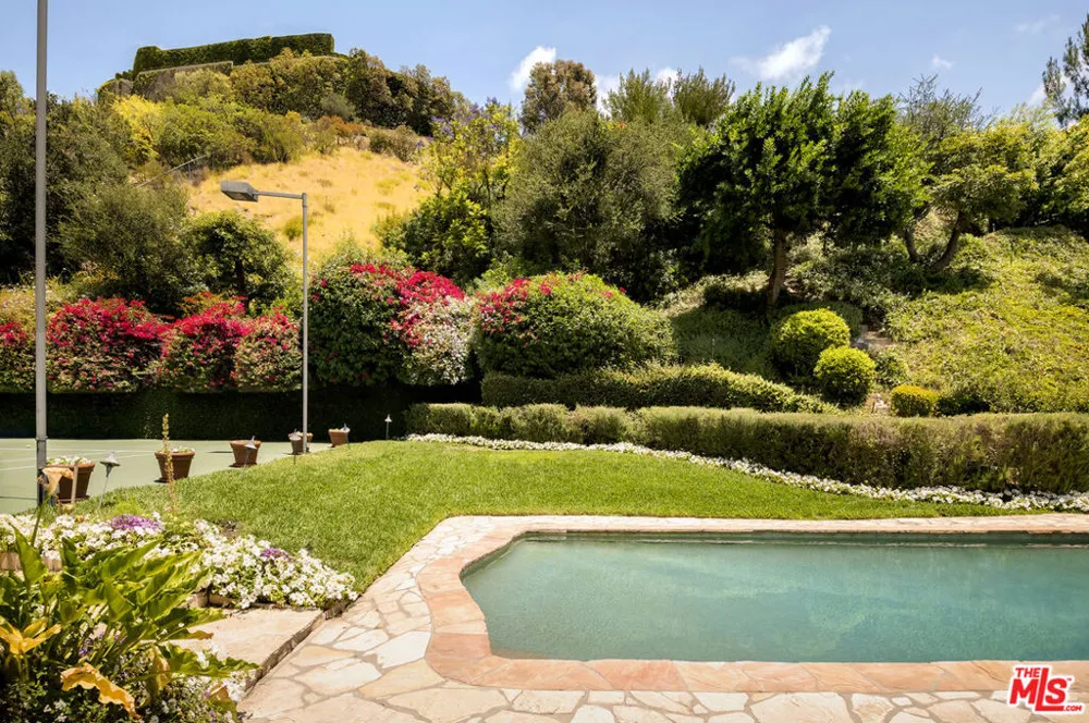 760 Beverly Glen Boulevard Los Angeles, CA 90077