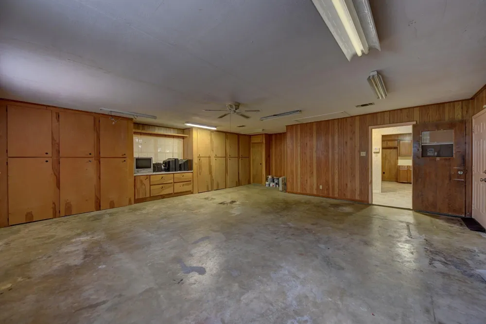 915 Farmers Brenham, TX 77833