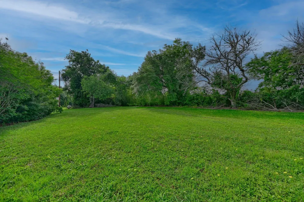 915 Farmers Brenham, TX 77833