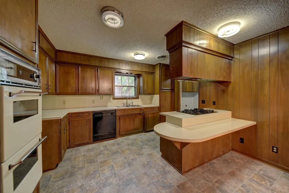 915 Farmers Brenham, TX 77833
