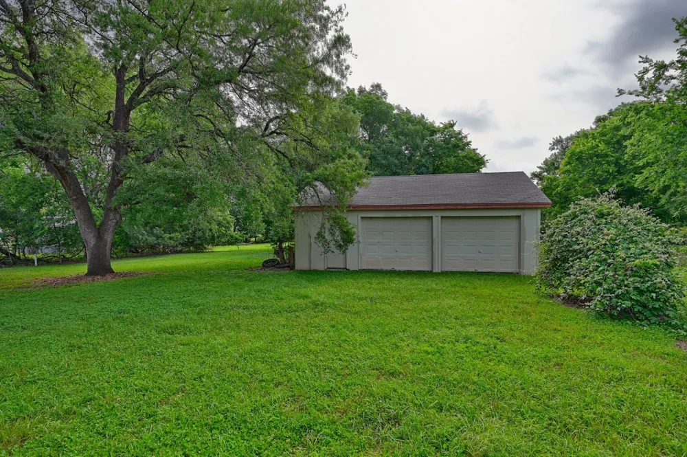 915 Farmers Brenham, TX 77833
