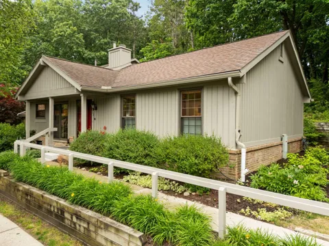 2202 Pine Grove Court