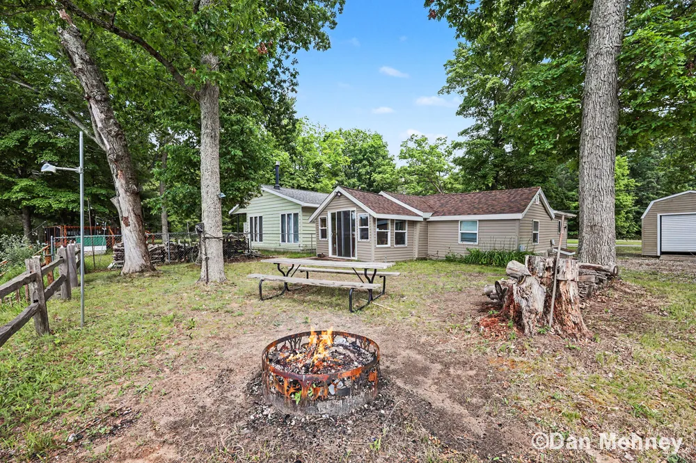 5539 Front Street Newaygo, MI 49337