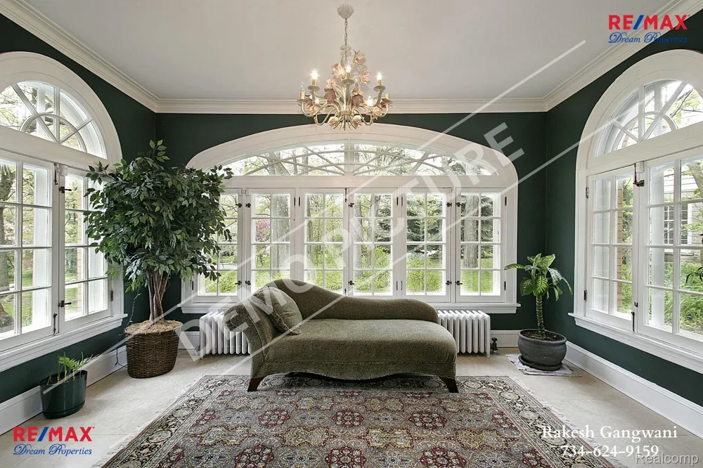 31111 Lahser Road Beverly Hills Village, MI 48025
