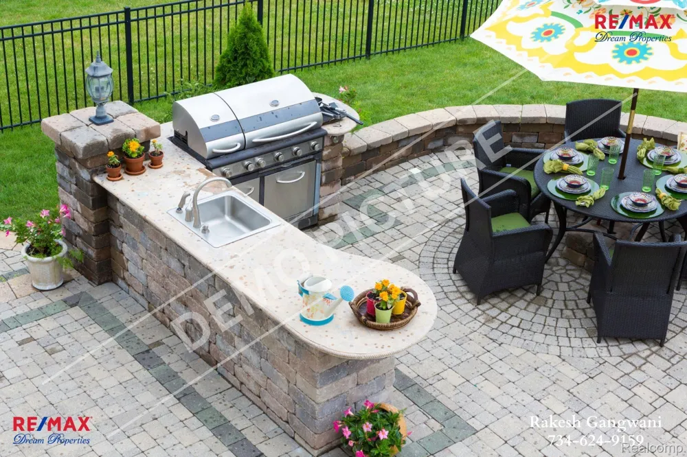 31111 Lahser Road Beverly Hills Village, MI 48025