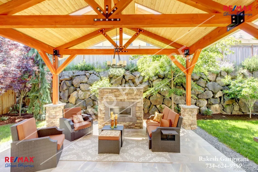 31111 Lahser Road Beverly Hills Village, MI 48025