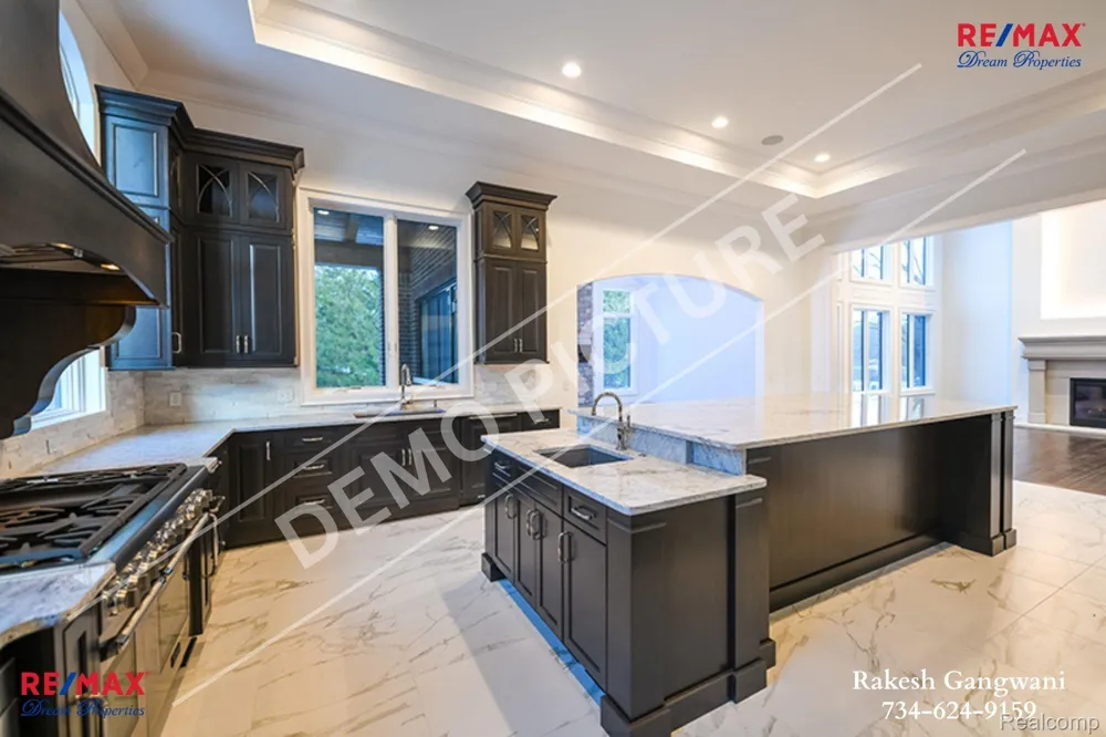 31111 Lahser Road Beverly Hills Village, MI 48025